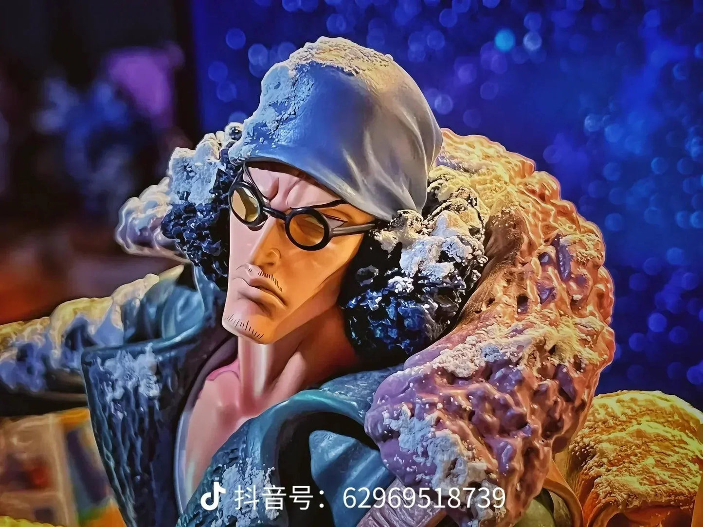 Figurine One Piece - Aokiji Kuzan "vélo"